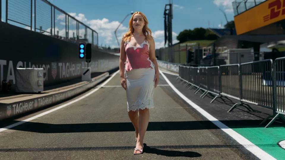 Amelia Dimoldenberg’s Formula 1 Collaboration Returns To YouTube For Season 2 Amelia Dimoldenberg’s Formula 1 Collaboration Returns To YouTube For Season 2