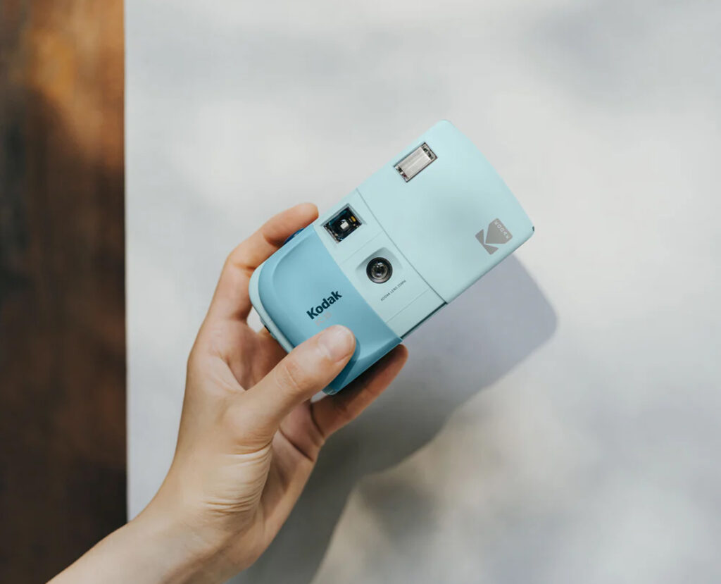 This $35 pocket film camera combines a 25mm lens with a sliding shutter lock This $35 pocket film camera combines a 25mm lens with a sliding shutter lock