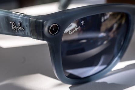 a tiny light on the corner of glasses frames