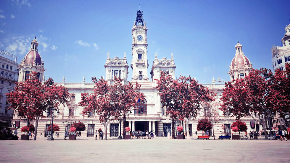 vsco infrared filter applied to an image of Valencia city main square