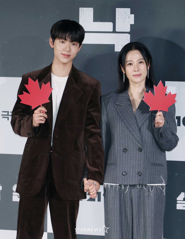 Actors Bae Hyun-sung and Kim Hyeon-joo pose at the production report for the film 'Real Paradise' (directed by Yeon Sang-ho) held at Seoul CGV Yongsan i-Park Mall on the morning of the 18th. The psychological thriller 'Real Paradise,' which tells the story of mother Ryu So-young, who lost her son in a camping school bus disappearance incident nine years ago, when the son she thought was dead, Ryu Seon-woo, returns, will be released next month on the 21st. /2026.09.18 /Photo=Lee Dong-hoon photoguy@