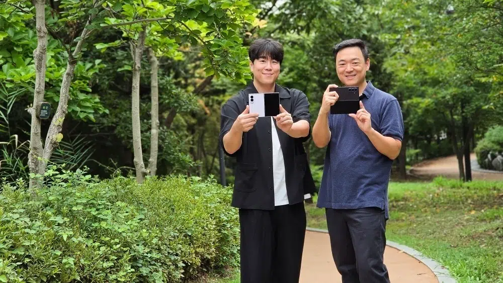 Samsung engineers demonstrate the Galaxy Z Fold series’ camera capabilities, including the enhanced Portrait Video technology. Image: Samsung.