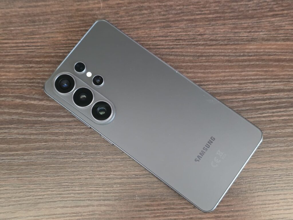Galaxy S27 Ultra Camera Leaks: Samsung to Keep 5x Zoom, Drop 3x Lens?