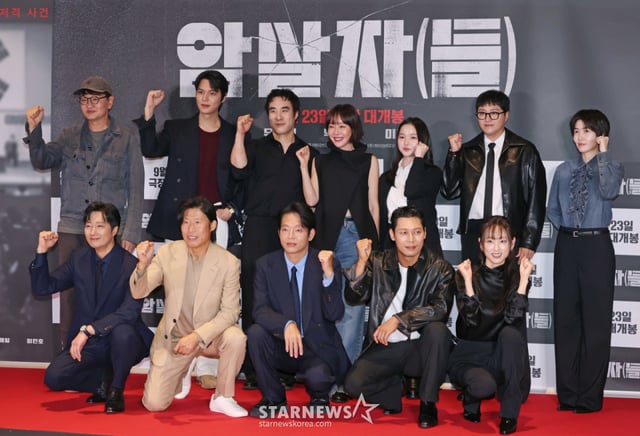 Director Heo Jin-ho and actors Yoo Hae-jin, Park Hae-il, Lee Min-ho, Bae Sung-woo, Uhm Ji-won, Park Ji-hwan, Park Hoon, Ryu Hye-young, Choi Yu-ri, Kim Dae-myung, and Shim Eun-kyung pose at the VIP screening of the film "The Assassins" held on the afternoon of the 21st at Seoul Lotte Cinema World Tower. /September 21, 2026 /Photo=Lee Dong-hoon photoguy@